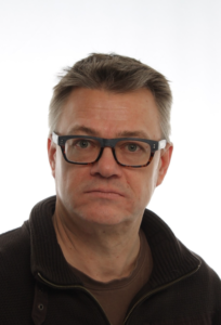 Kuvassa on Terapeutti Jari Lintula, joka on ratkaisukeskeinen ja integratiivinen lyhytterapeutti